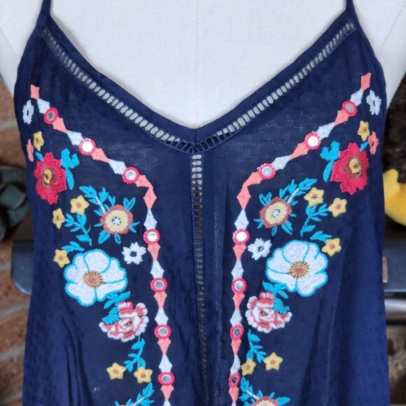 Jolt Navy Blue Embroidered Sleeveless Top Size M - Picture 2 of 5